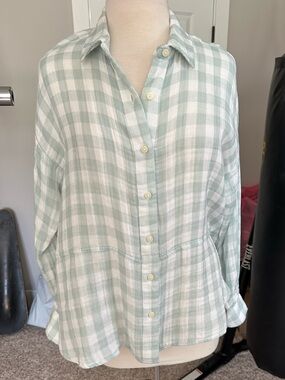 Light aqua and white check ButtonUp Shirt. NWT 100% cotton Lou & Grey Sz Med.